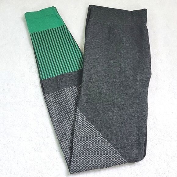 GapFit
Motion Leggings - Picture 1 of 8